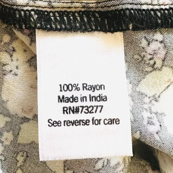 NWT SO GOODS FOR LIFE Juniors Short Sleeve Pullover V-Neck Floral Black Top Sz L - Picture 11 of 11